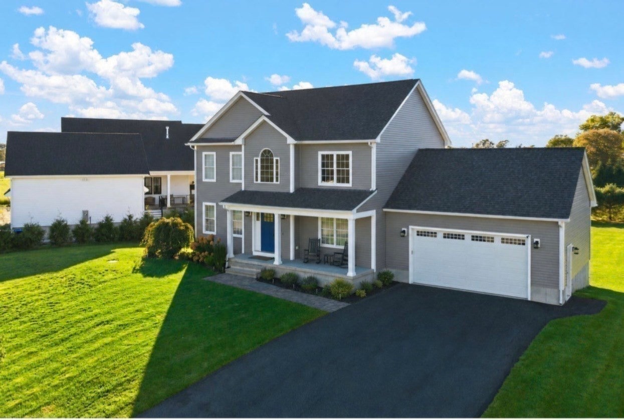 8 Lannister Ln, Seekonk, MA Photo #2