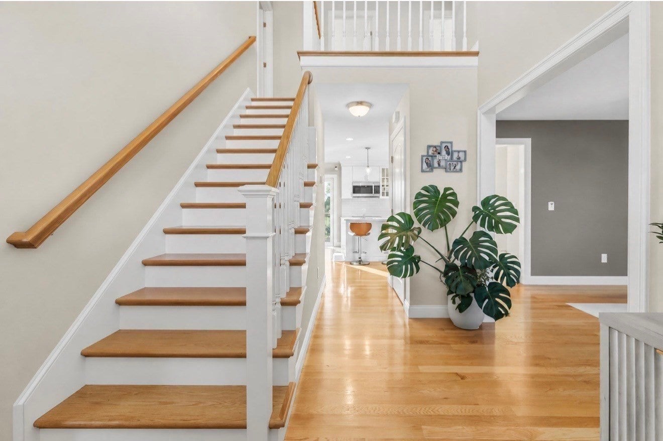 8 Lannister Ln, Seekonk, MA Photo #4