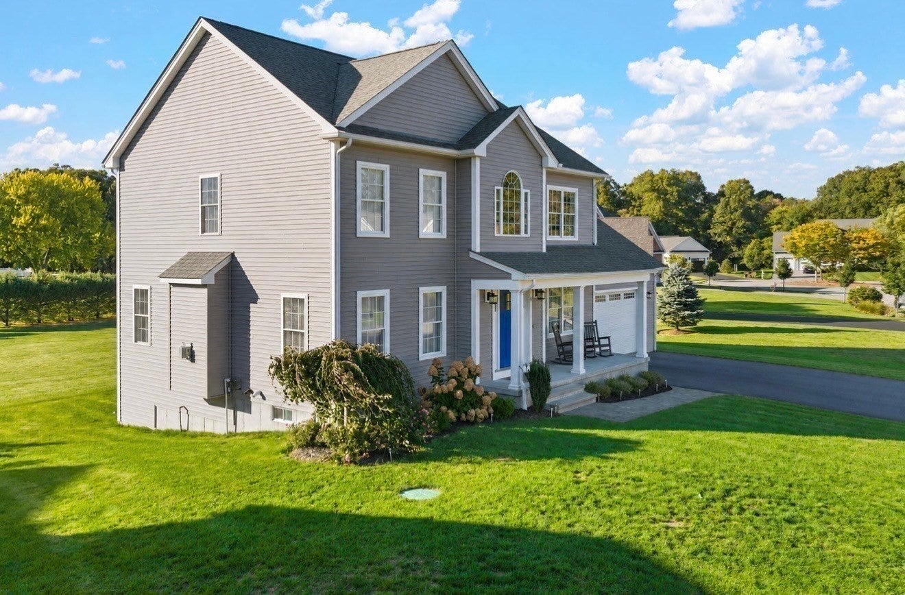 8 Lannister Ln, Seekonk, MA Photo #34