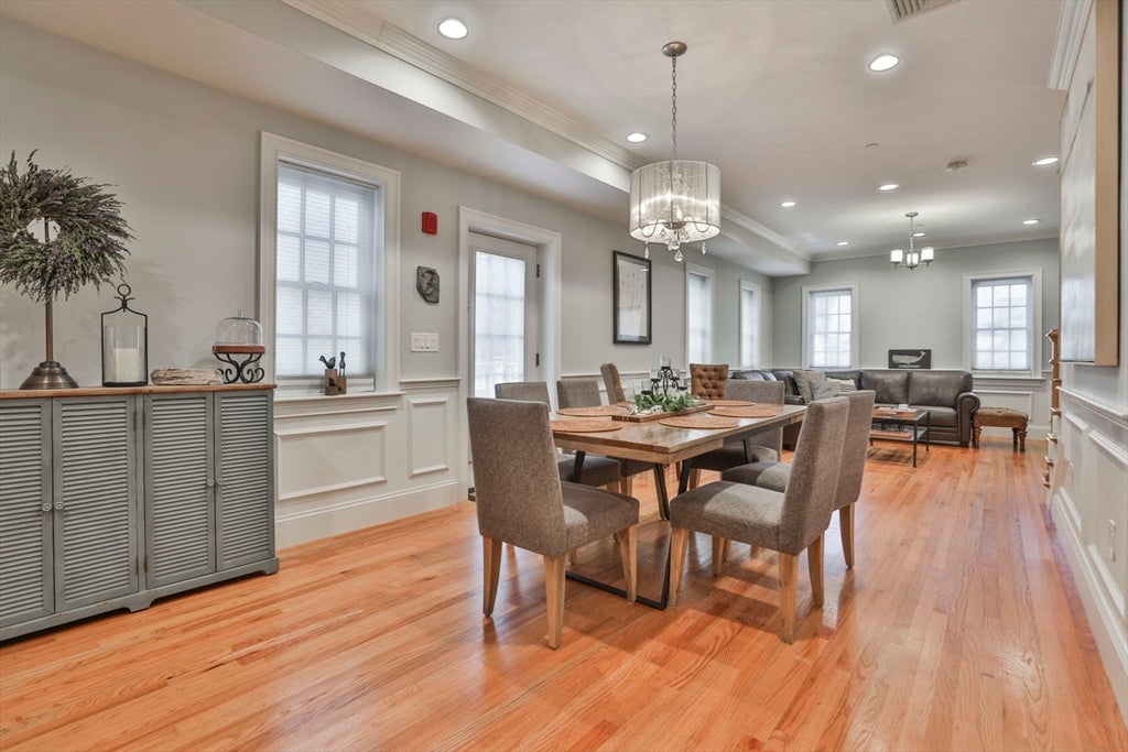 104 High St # F, Newburyport, MA, 01950, USA, 2 Bedrooms Bedrooms, ,2 BathroomsBathrooms,Condo,Contingent,104 High St # F,73540793