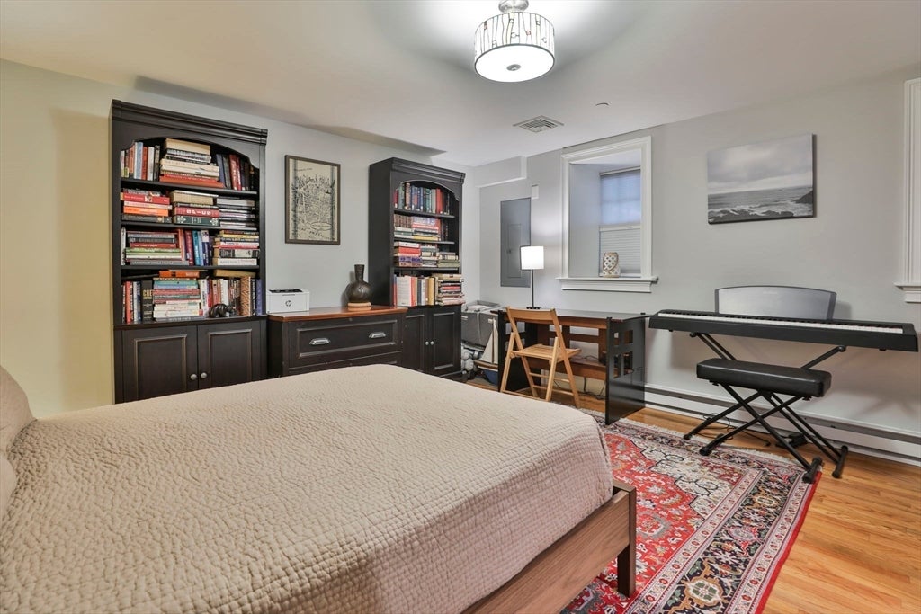 104 High St # F, Newburyport, MA, 01950, USA, 2 Bedrooms Bedrooms, ,2 BathroomsBathrooms,Condo,Contingent,104 High St # F,73540793
