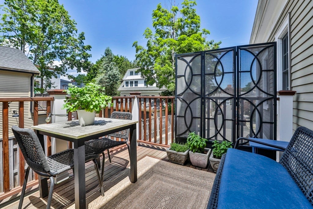 104 High St # F, Newburyport, MA, 01950, USA, 2 Bedrooms Bedrooms, ,2 BathroomsBathrooms,Condo,Contingent,104 High St # F,73540793