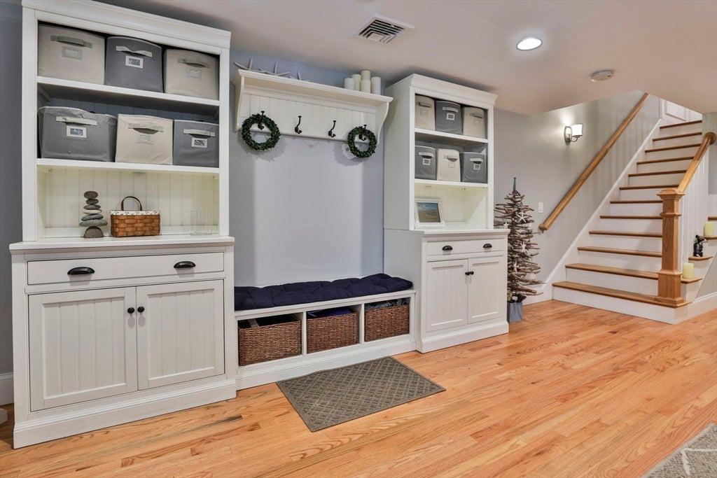 104 High St # F, Newburyport, MA, 01950, USA, 2 Bedrooms Bedrooms, ,2 BathroomsBathrooms,Condo,Contingent,104 High St # F,73540793