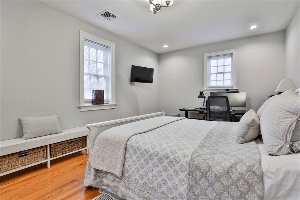 104 High St # F, Newburyport, MA, 01950, USA, 2 Bedrooms Bedrooms, ,2 BathroomsBathrooms,Condo,Contingent,104 High St # F,73540793
