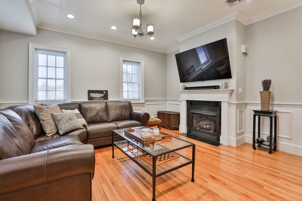 104 High St # F, Newburyport, MA, 01950, USA, 2 Bedrooms Bedrooms, ,2 BathroomsBathrooms,Condo,Contingent,104 High St # F,73540793