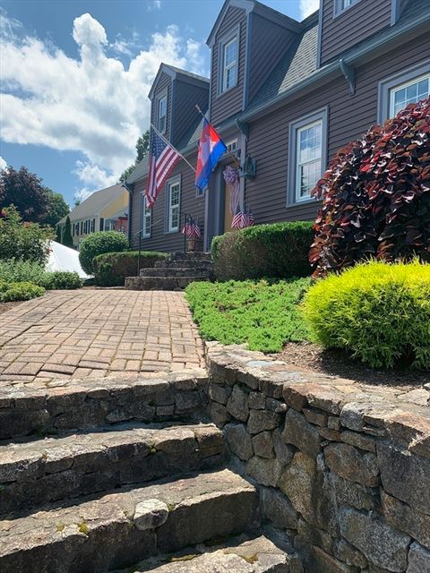 82 Lester Ln Weymouth MA 02188