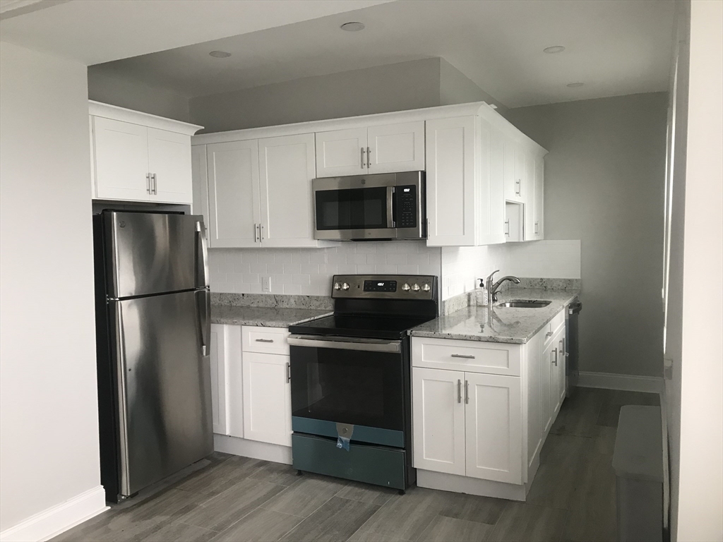 73 Grovers Ave