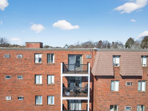 Photo of 5 Washington St #D4, Reading, MA 01867 (MLS # 73479072)