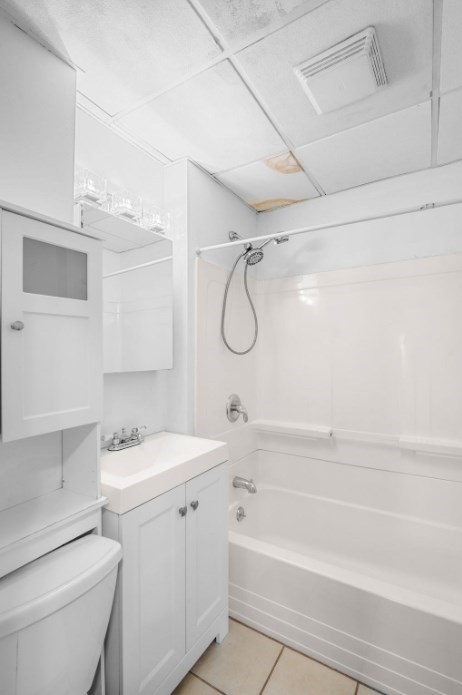 Somerville, Massachusetts 02144, United States, 3 Bedrooms Bedrooms, ,1 BathroomBathrooms,Residential,Active,245409