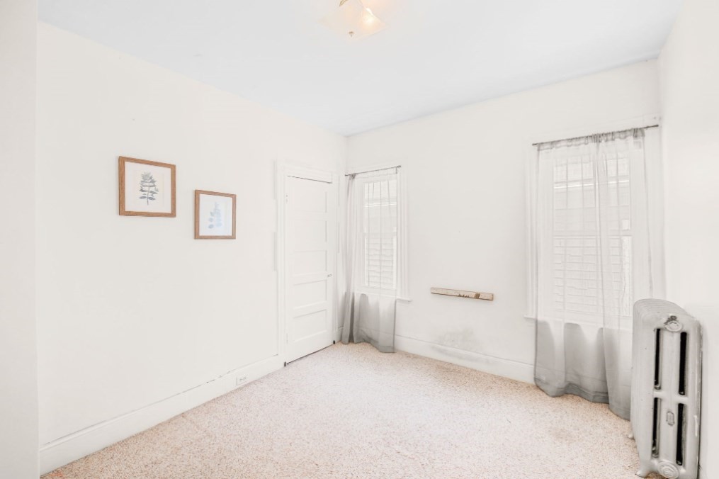 Somerville, Massachusetts 02144, United States, 3 Bedrooms Bedrooms, ,1 BathroomBathrooms,Residential,Active,245409