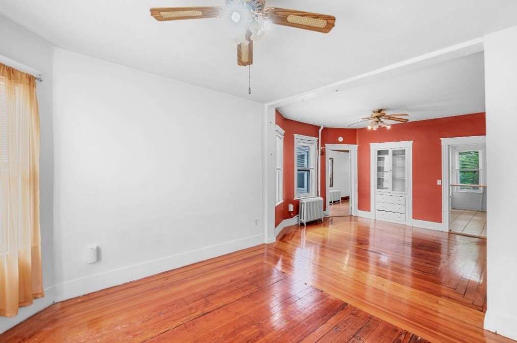 Somerville, Massachusetts 02144, United States, 3 Bedrooms Bedrooms, ,1 BathroomBathrooms,Residential,Active,245409