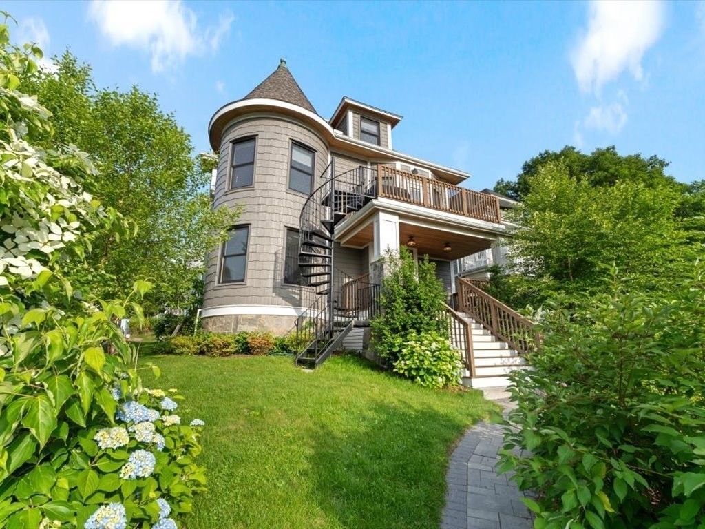 96 Saint Rose Street 1