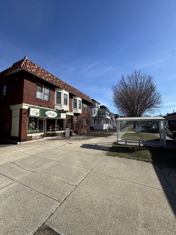 758-760 Sumner Ave