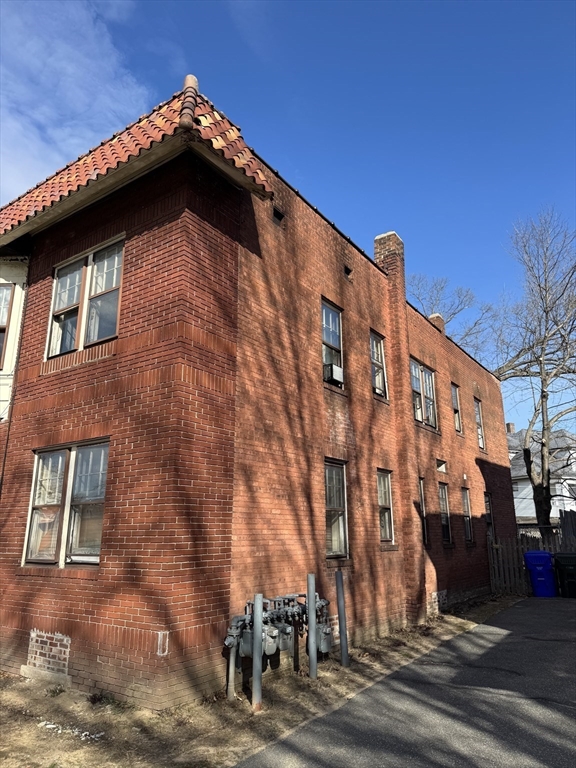 758-760 Sumner Ave