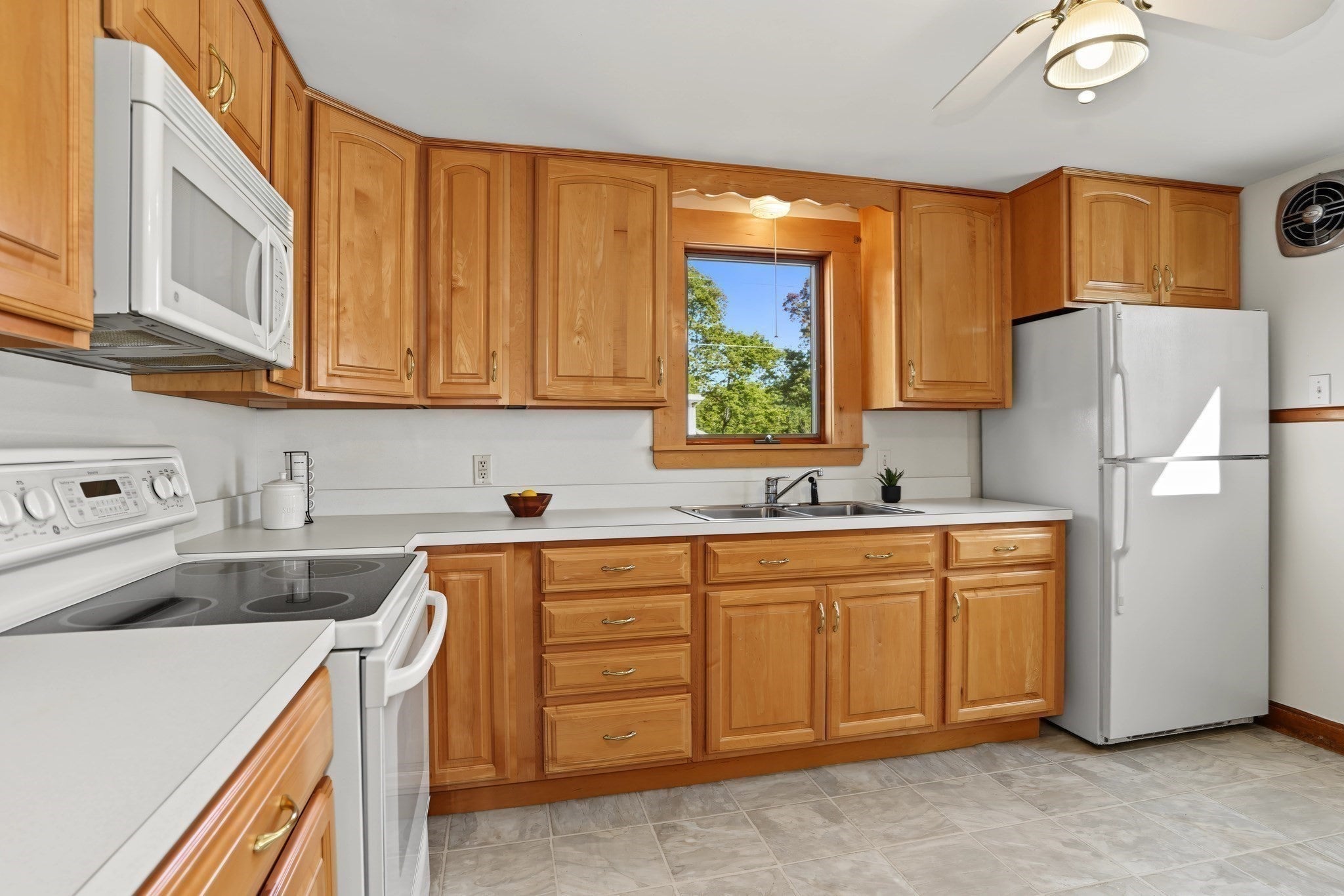 8 Garfield Avenue, Saugus, MA Photo #9
