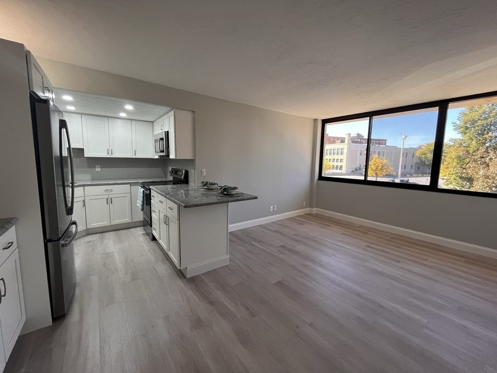 70 Southbridge St 215