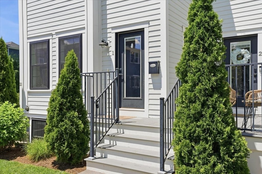 21 Chickatawbut Street 1