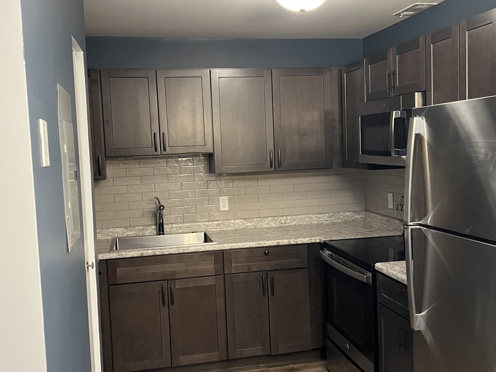 6 Thayer Pond Dr 12