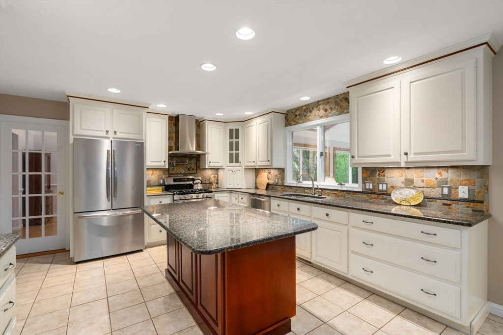 7 Maple Brook Ln