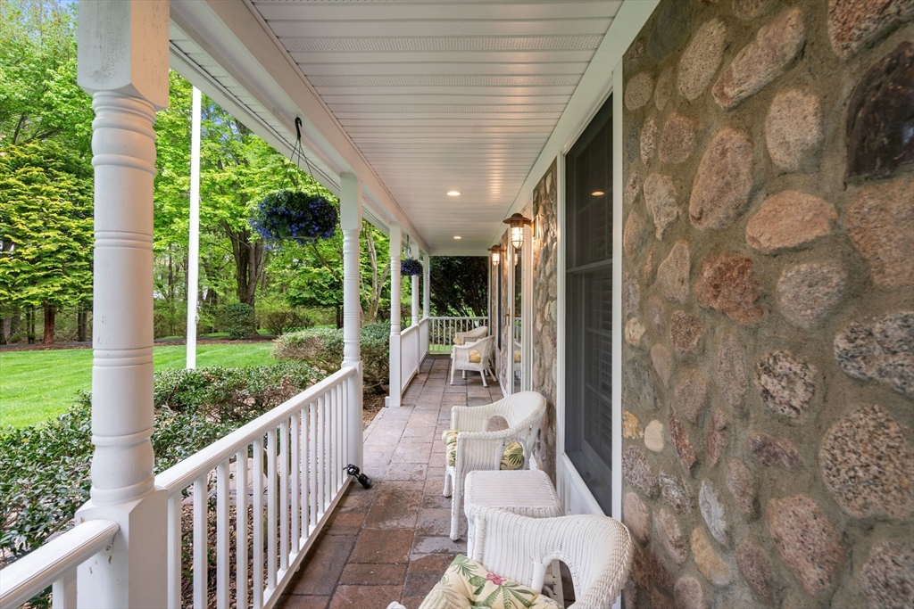 7 Maple Brook Ln