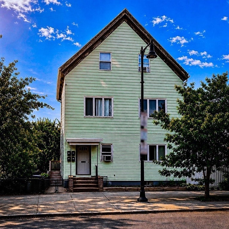 Photo of 549 Bennington St, Boston, MA