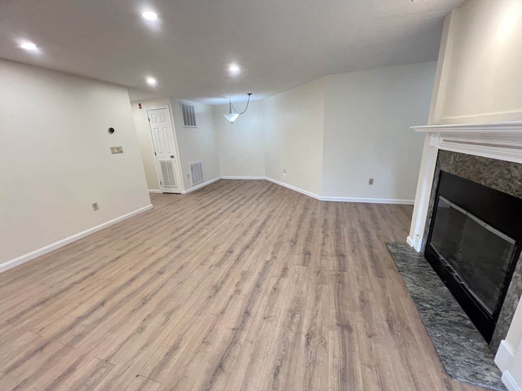 295 West Wyoming Ave 9C