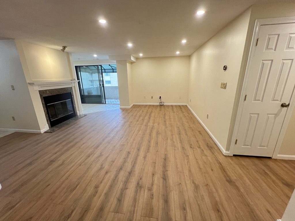 295 West Wyoming Ave 9C