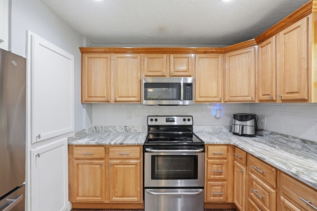 39 Riley Rd, Northborough, MA Photo #9