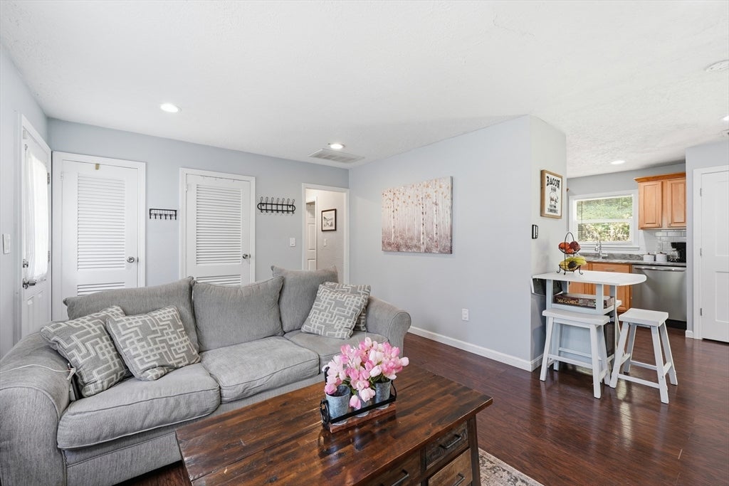 39 Riley Rd