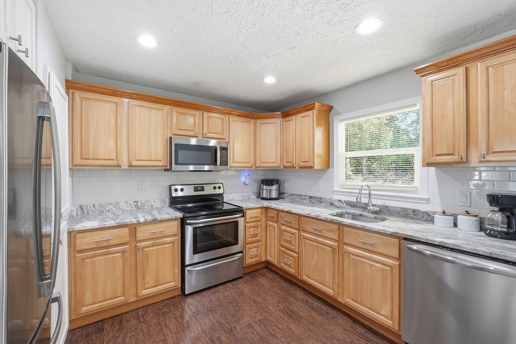 39 Riley Rd, Northborough, MA Photo #8