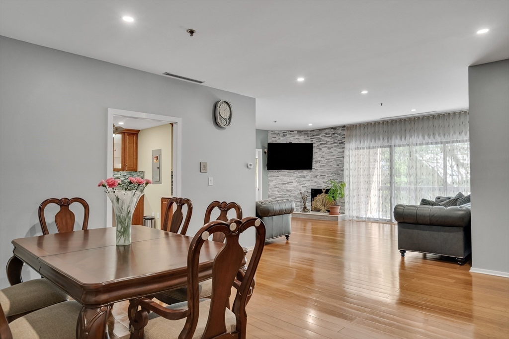 1265 Beacon 601