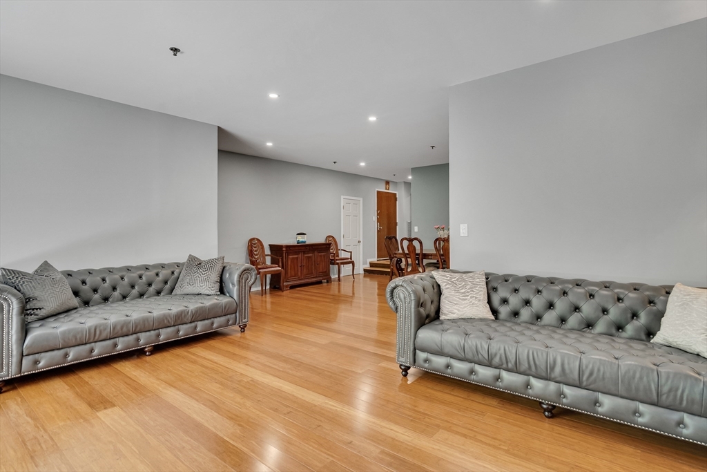 1265 Beacon 601