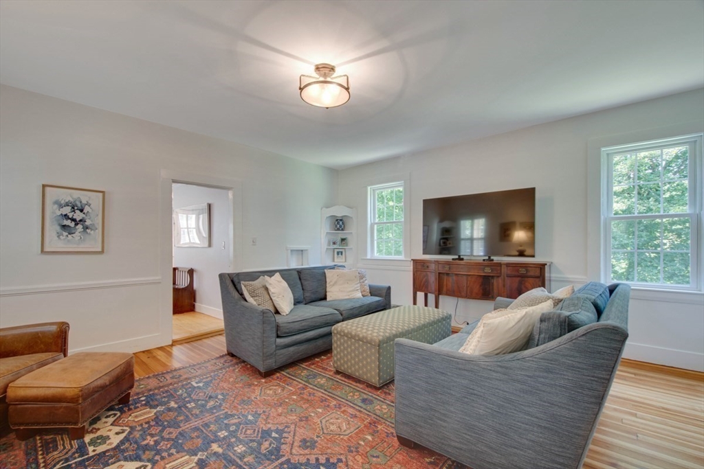 Medfield, Massachusetts 02052, United States, 4 Bedrooms Bedrooms, ,3 BathroomsBathrooms,Residential,Active,114095