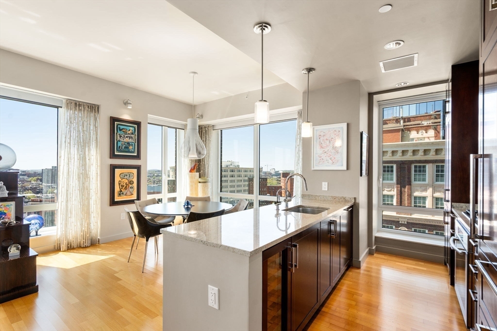400 Stuart Street 16E