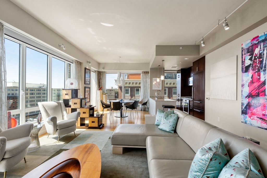 400 Stuart Street 16E