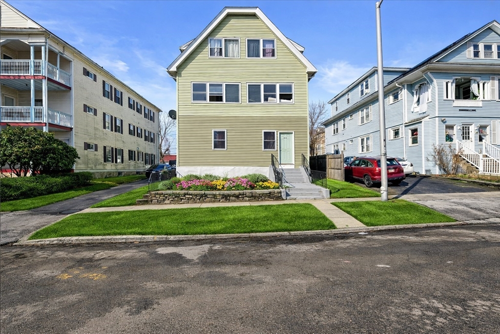 33 Woodford St