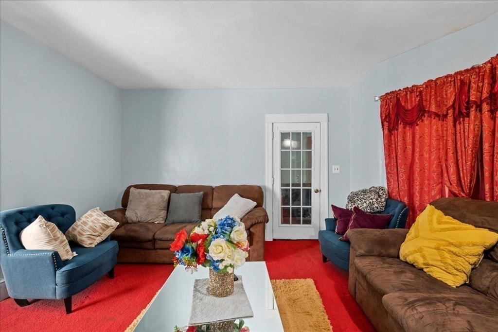 33 Woodford St