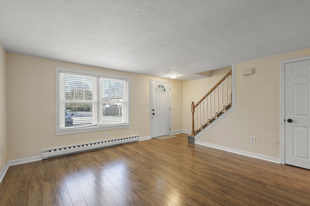 404 Village Dr 404