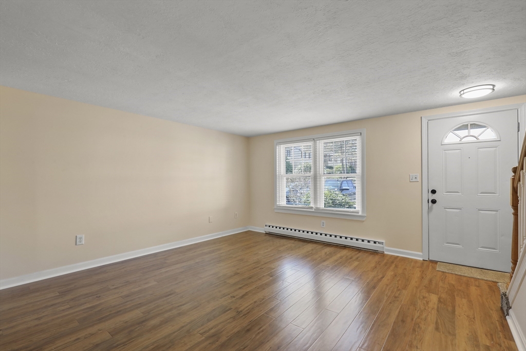 404 Village Dr 404