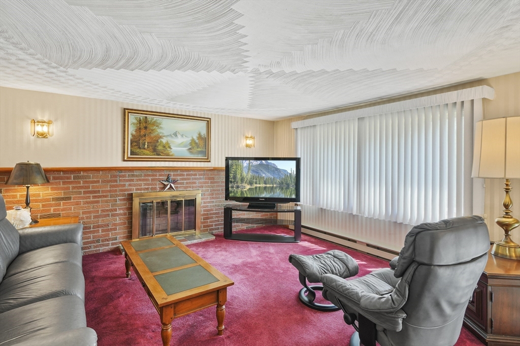 12 Wedgewood Lane