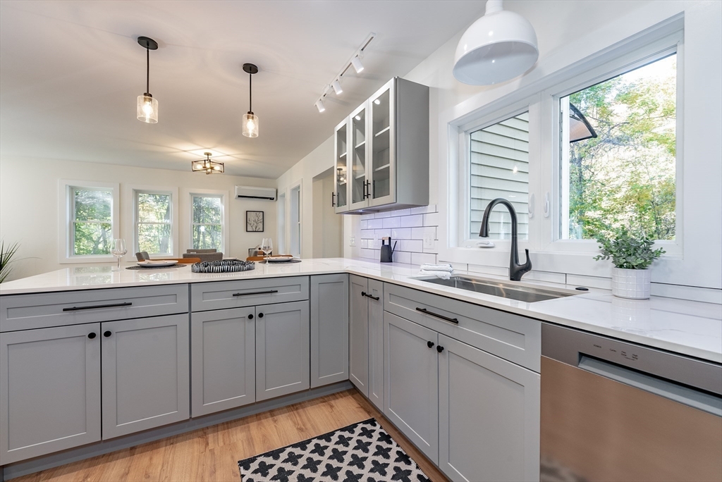 65 Lovefield St