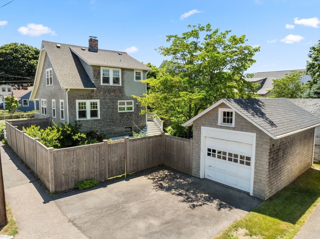 65 Narragansett Rd