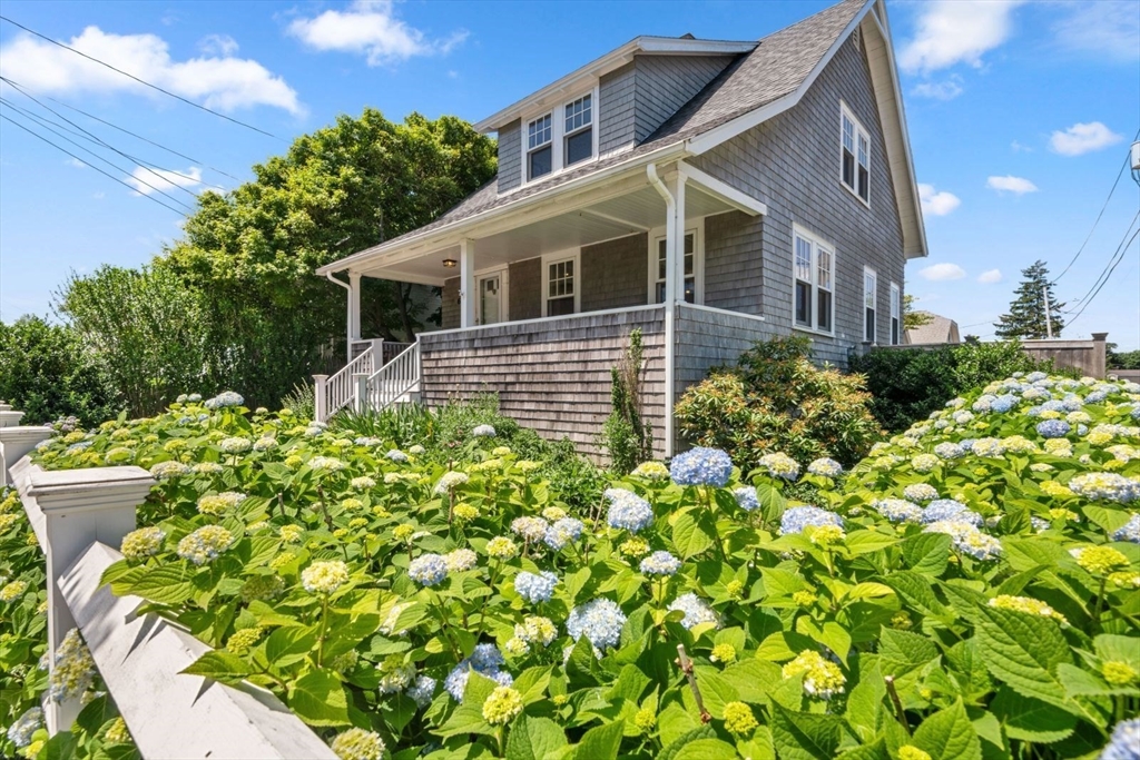 65 Narragansett Rd