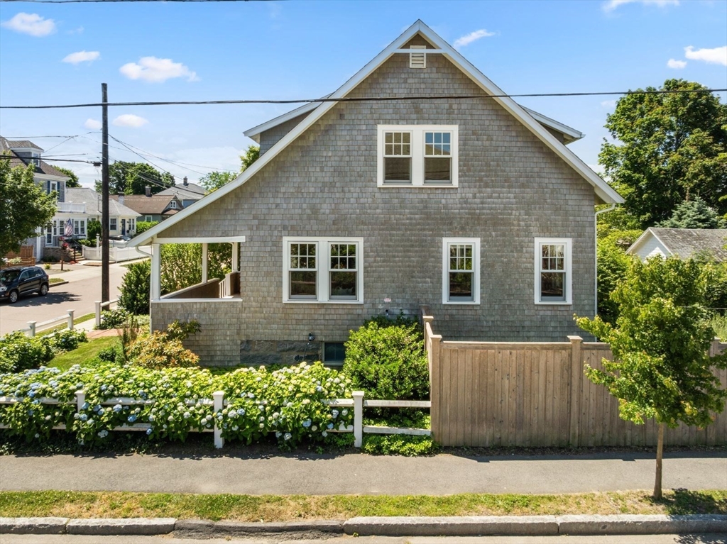 65 Narragansett Rd