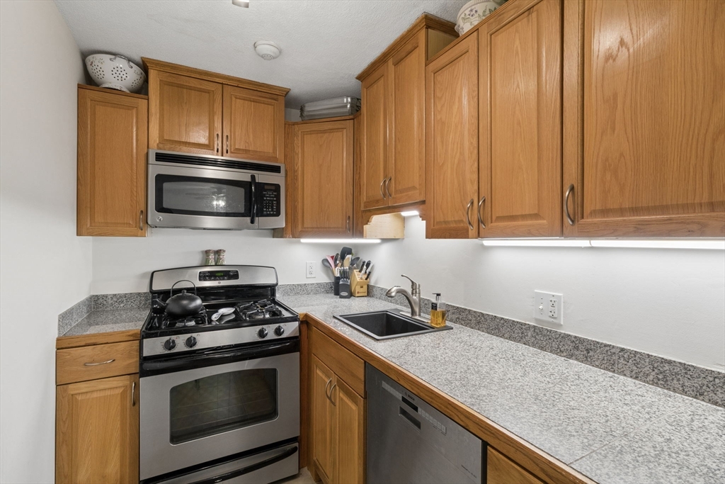 8 Kenmar Dr 60