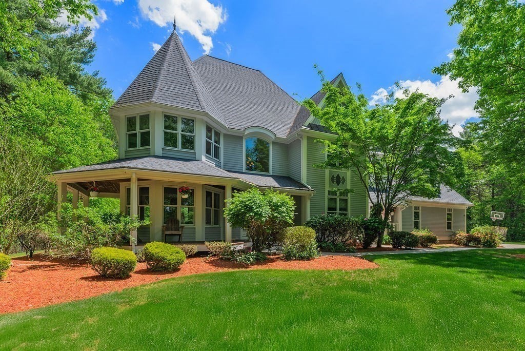 11 Windsor Dr