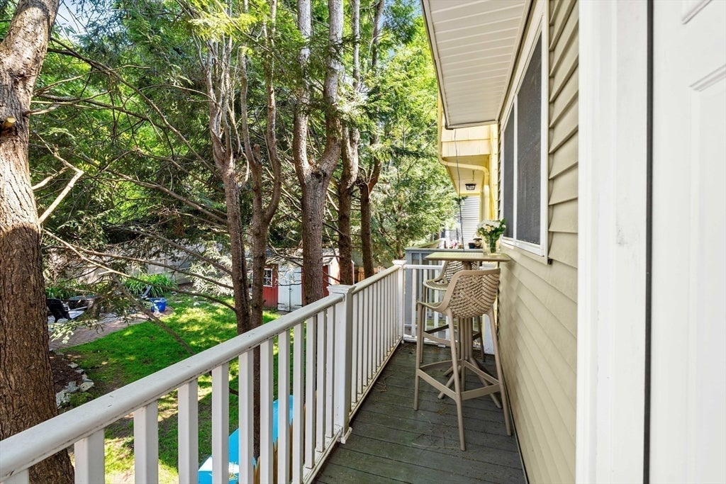 6 Colonial Court