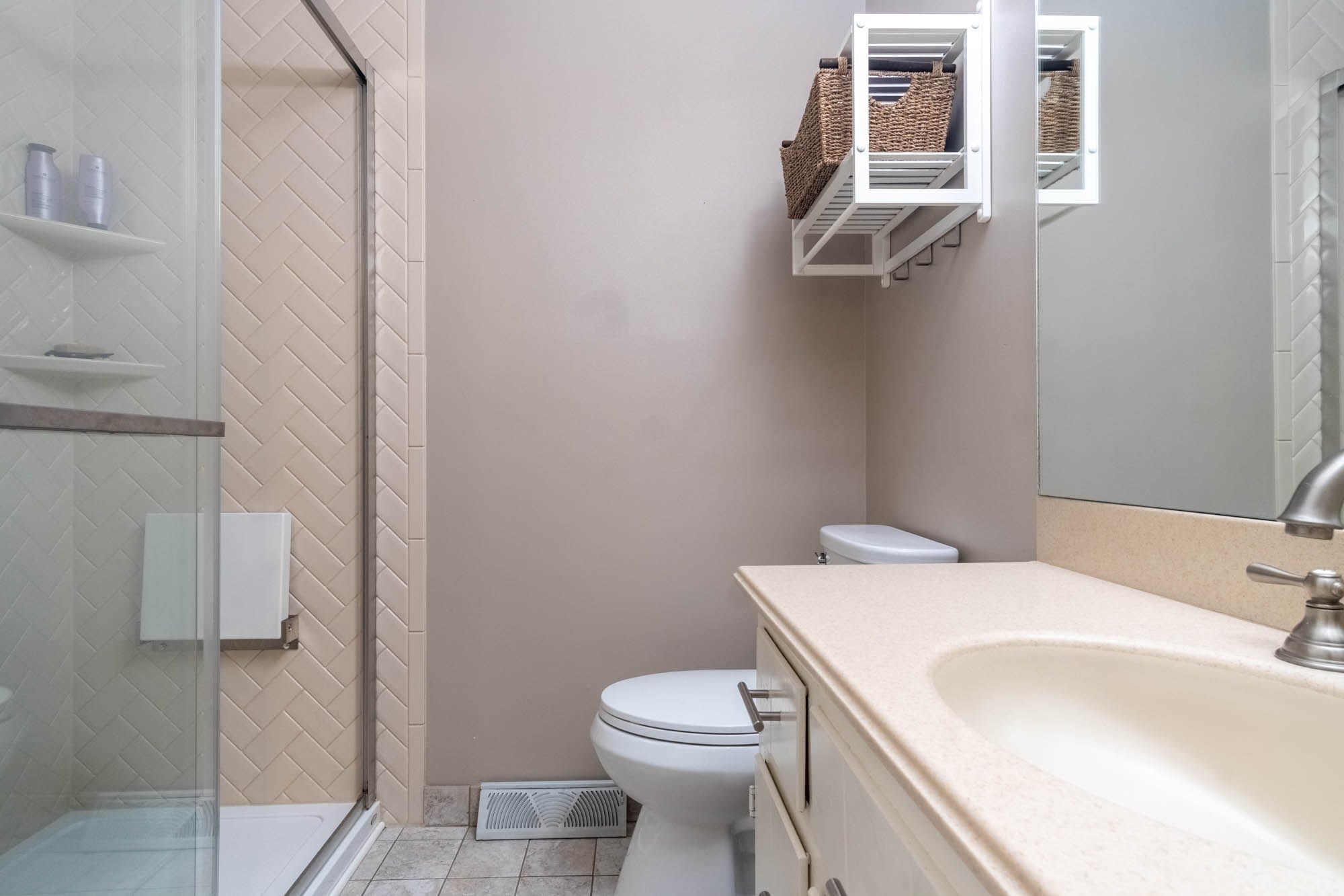 11 Hillview Rd, Holyoke, MA Photo #16