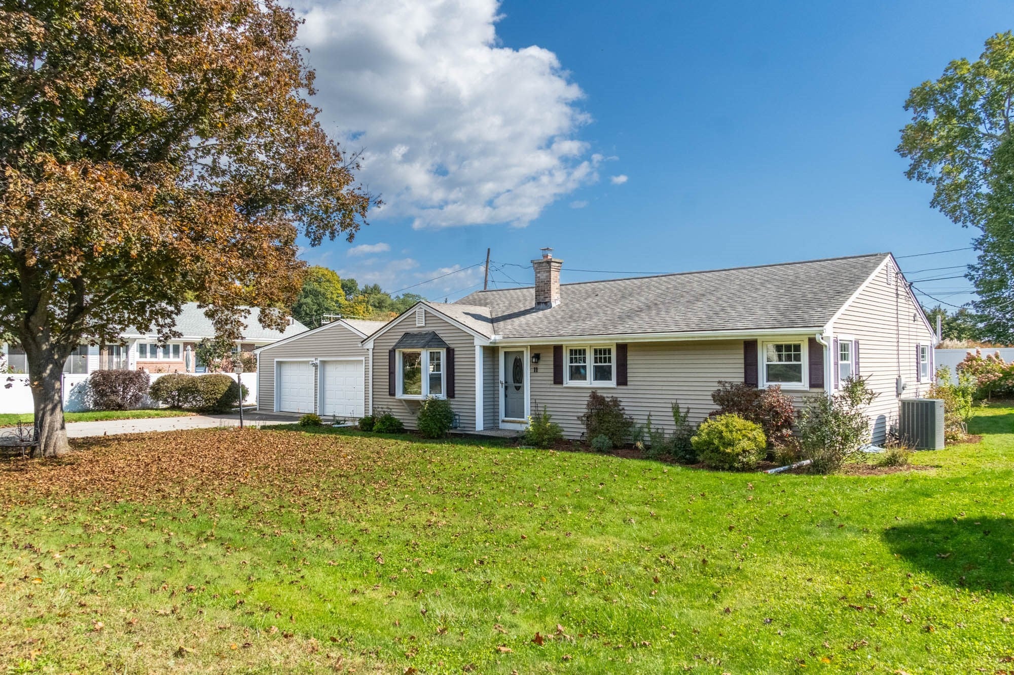 Photo of 11 Hillview Rd, Holyoke, MA
