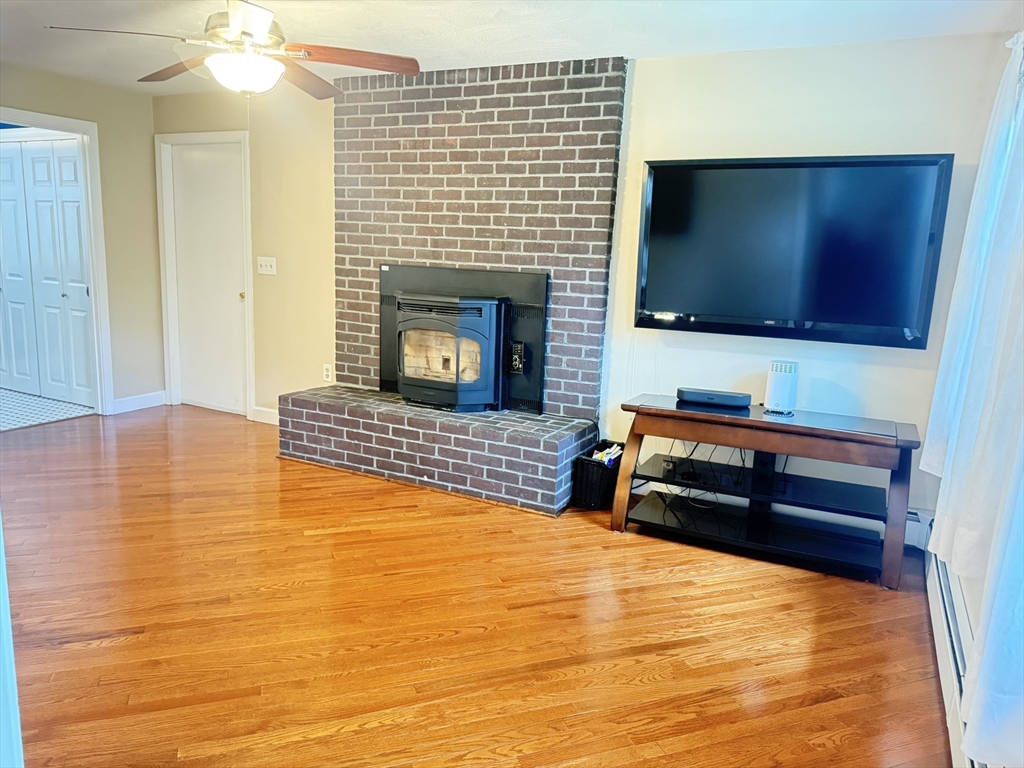 6 Larson Rd